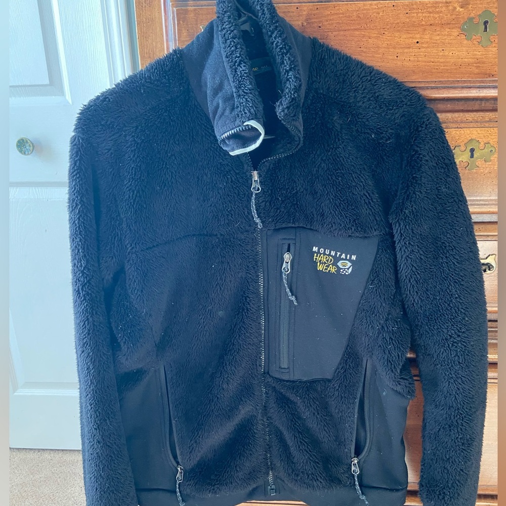 Black fleece Mountain Hardwear jacket